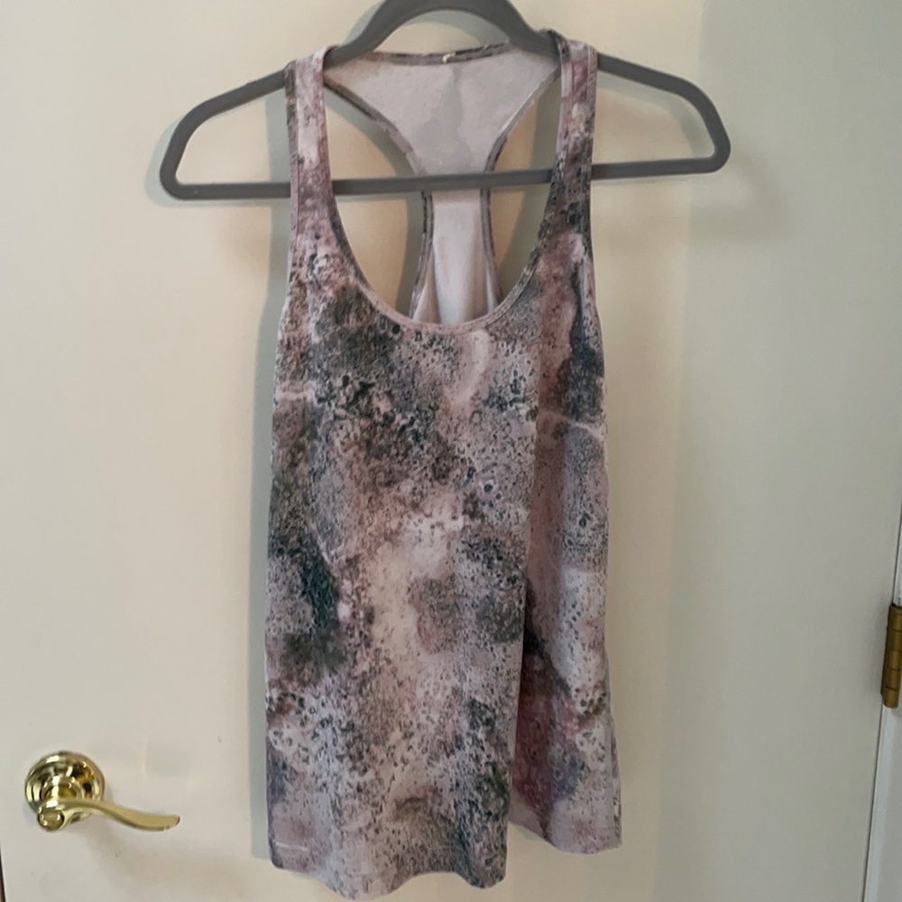 Lululemon tank